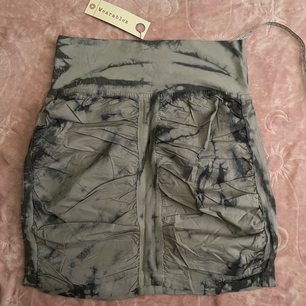 Ruched Tie-Dye Mini Skirt in Gray